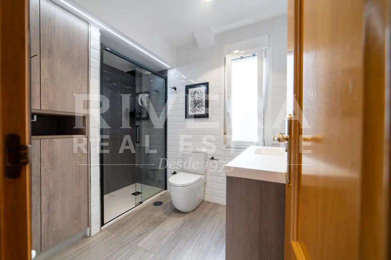 Baño de Piso en venta en Vigo  con Calefacción, Parquet y Terraza