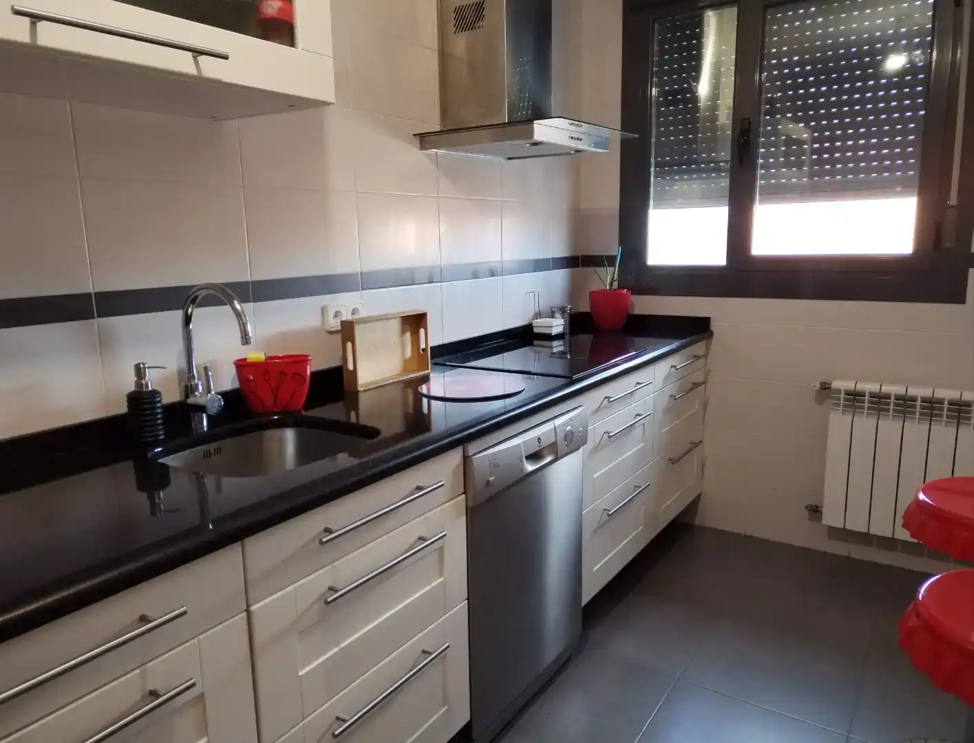 Kitchen of Flat for rent in La Hiniesta   with Storage room, Swimming Pool and Furnished