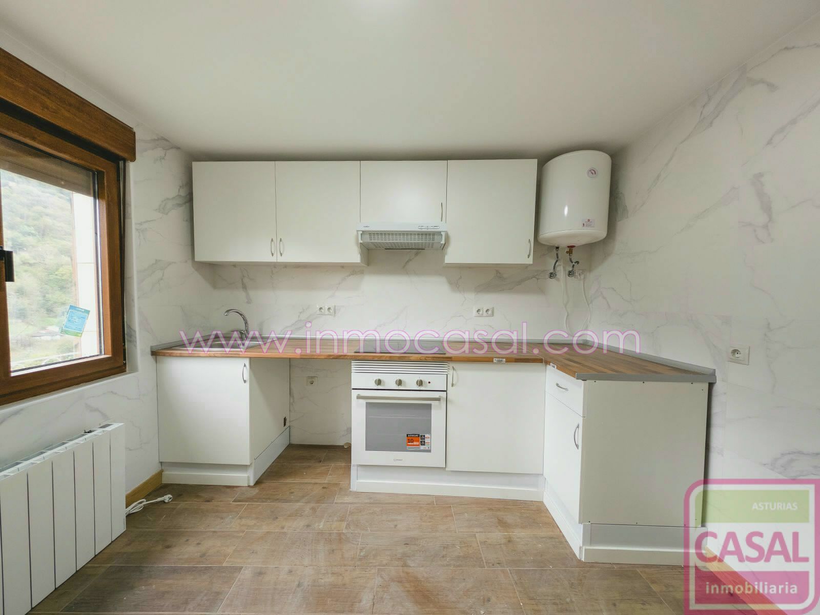 Cuina de Casa o xalet en venda en Langreo amb Calefacció i Terrassa