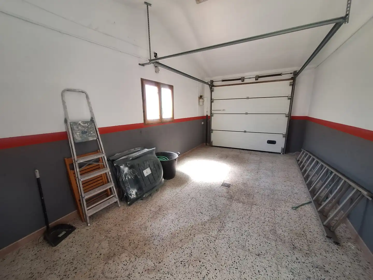 Parking de Casa adosada en venta en Sant Esteve Sesrovires con Aire acondicionado, Calefacción y Jardín privado