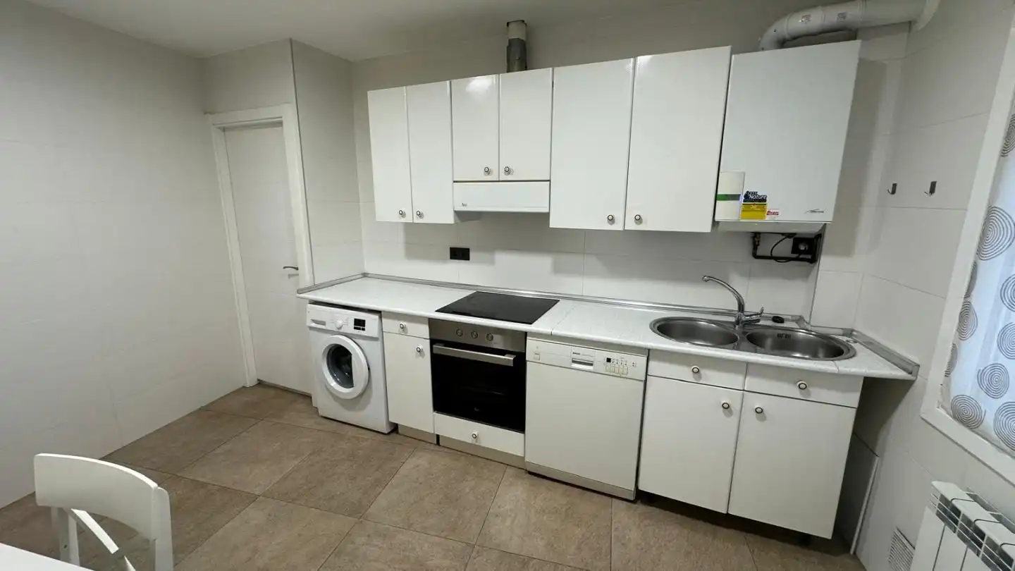Küche von Wohnung zum Verkauf in Vitoria - Gasteiz mit Heizung, Parkett und Möbliert
