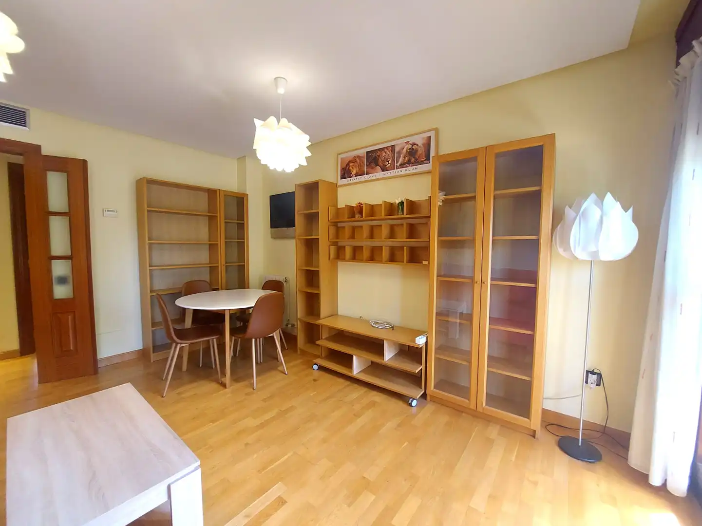 Sala de estar de Piso de alquiler en  Logroño con Calefacción, Balcón y Piscina comunitaria