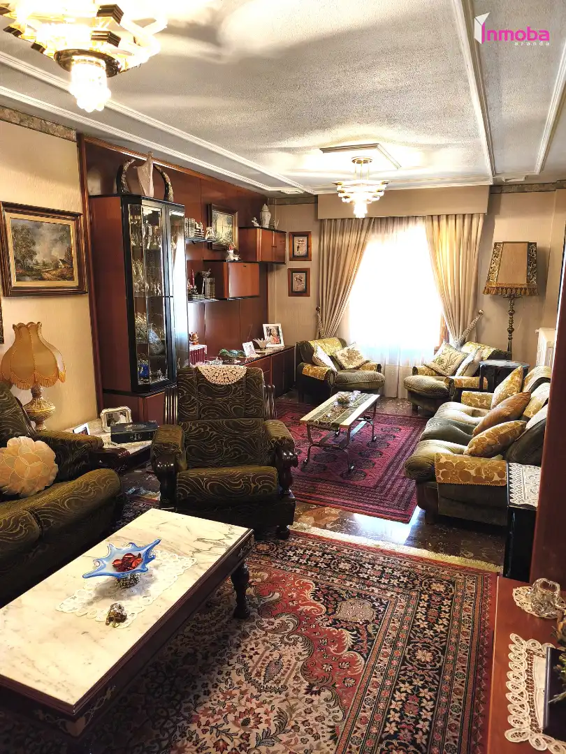 Sala d'estar de Pis en venda en Aranda de Duero amb Calefacció, Parquet i Traster