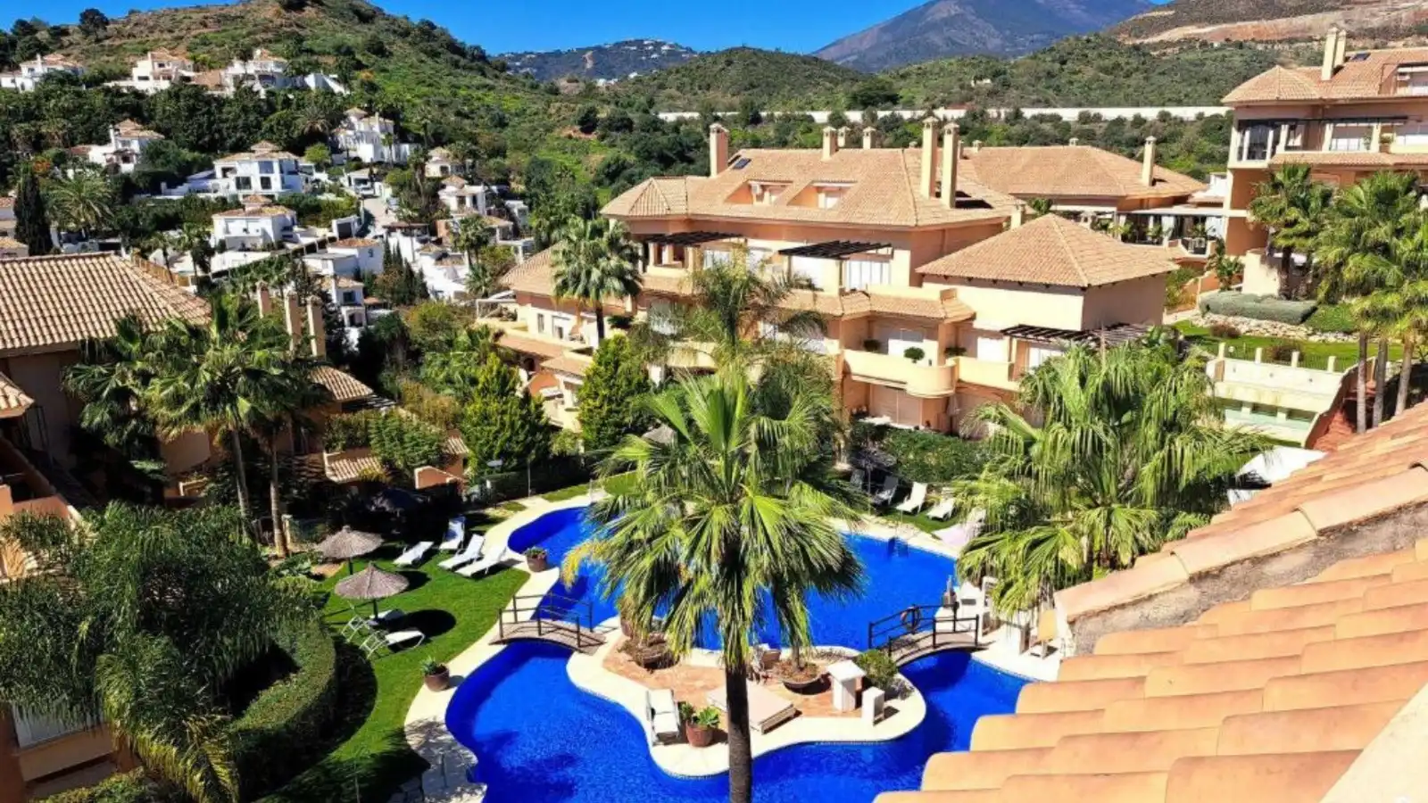 Apartment with terrace for sale in Nueva Andalucía