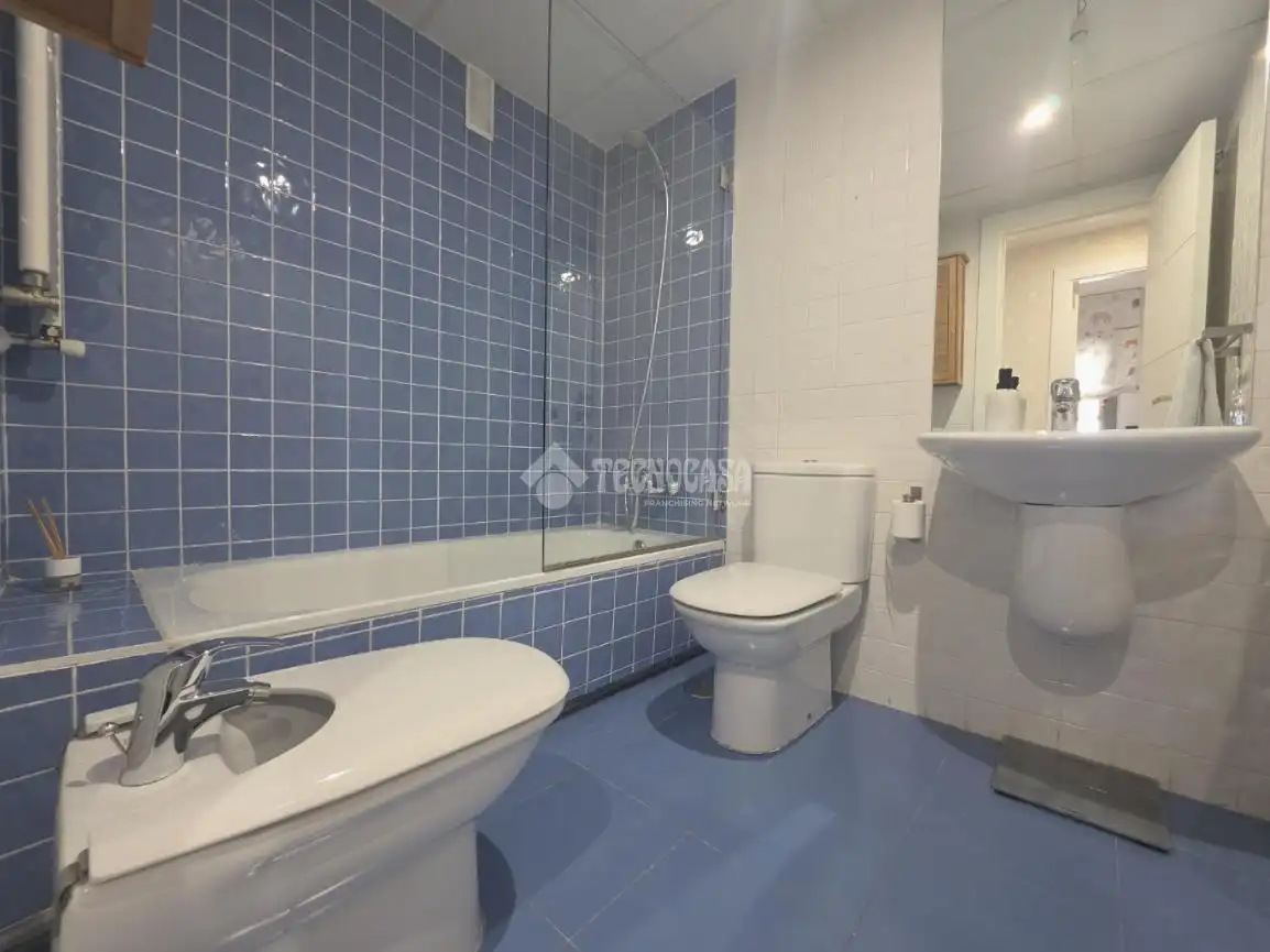 Bathroom of Flat for sale in Getafe  with Air Conditioner, Heating and Terrace