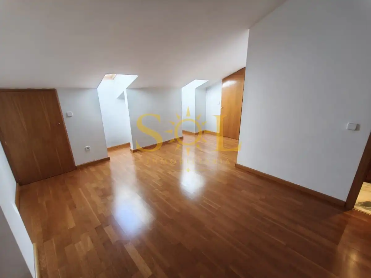 Dúplex amb ascensor en venda a Avenida de los Reyes Leoneses 10, imagen 2