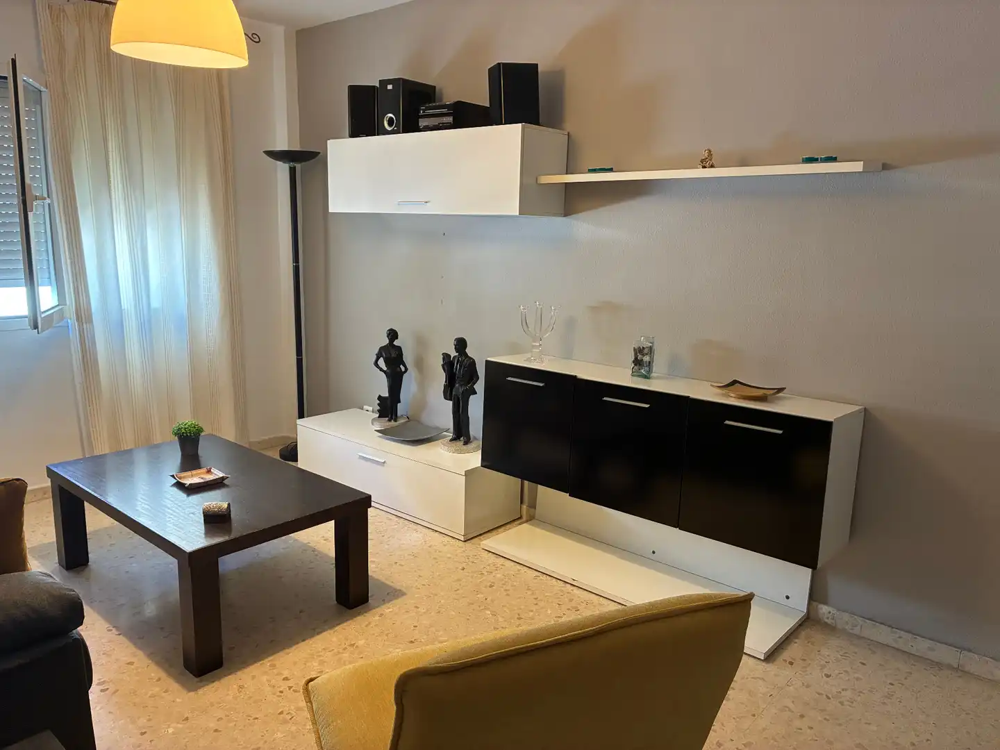 Wohnzimmer von Wohnung zur Miete in Los Barrios mit Möbliert