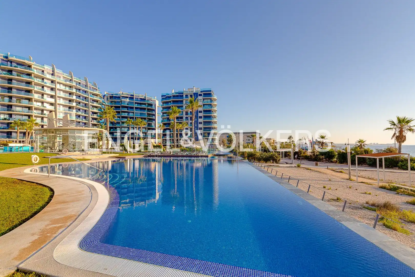 Schwimmbecken von Erdgeschoss zum Verkauf in Torrevieja mit Klimaanlage, Heizung und Terrasse