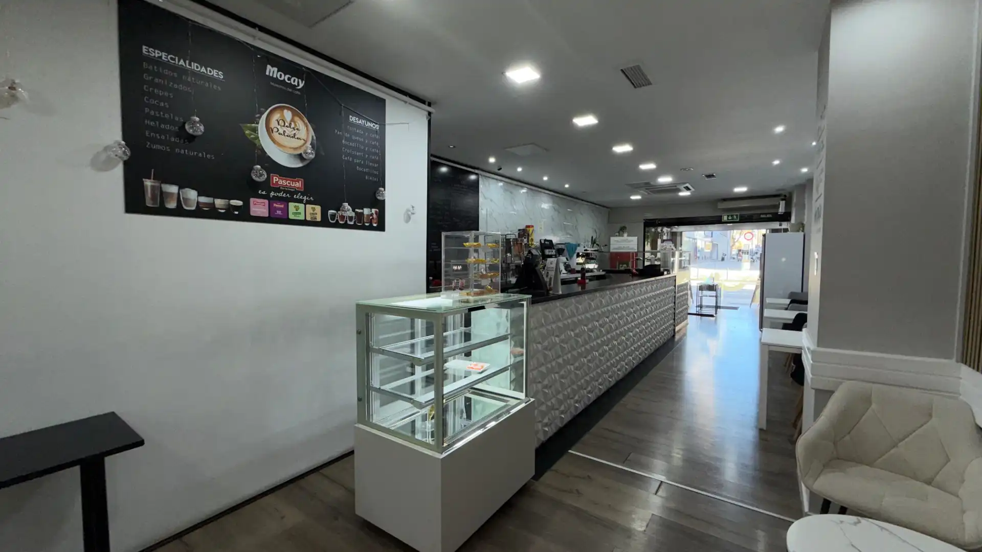 Local comercial en traspàs a Avinguda de la Constitució, imagen 4