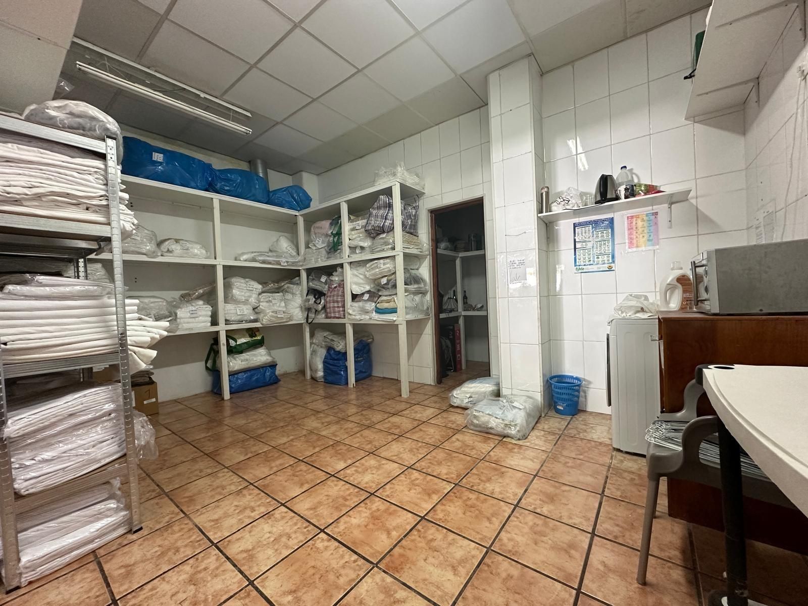Premises for sale in Benalmádena  with Air Conditioner and Furnished