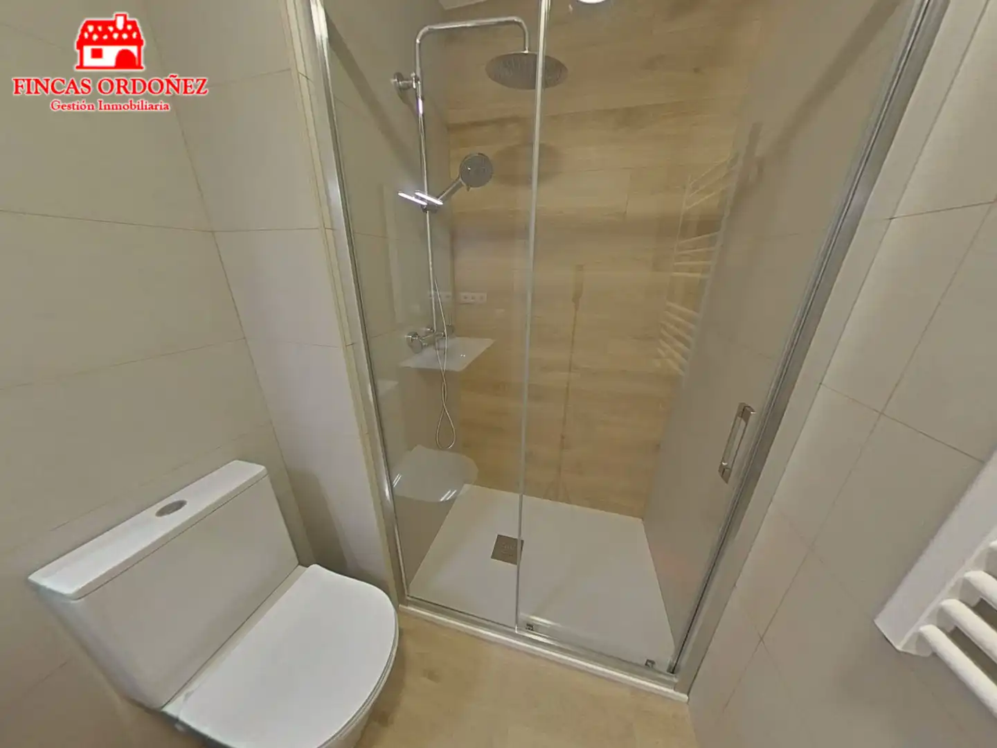 Badezimmer von Wohnung zum Verkauf in Sant Andreu de la Barca mit Klimaanlage, Heizung und Balkon