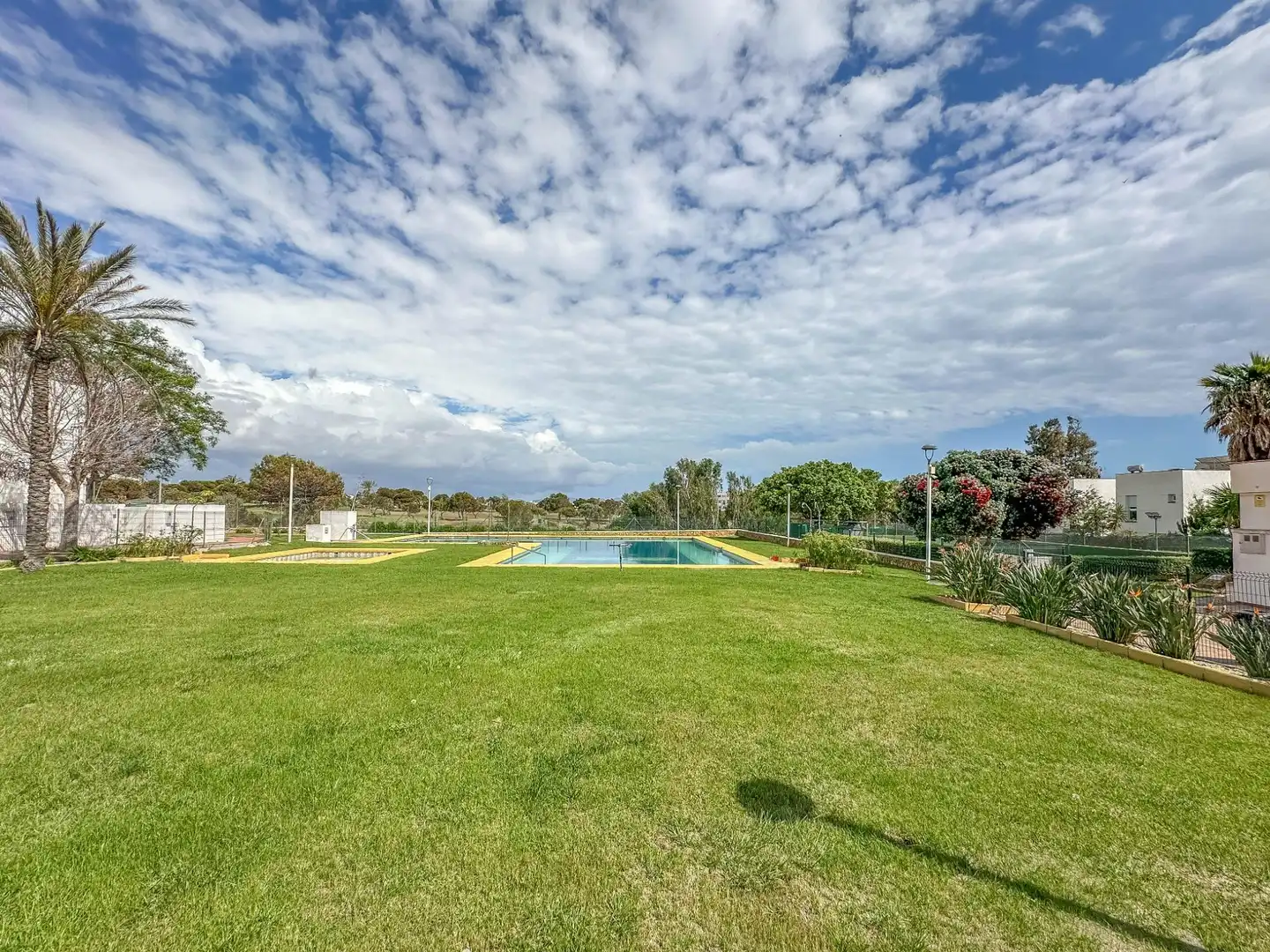 Piscina de Piso en venta en Almería con Aire acondicionado, Terraza y Balcón