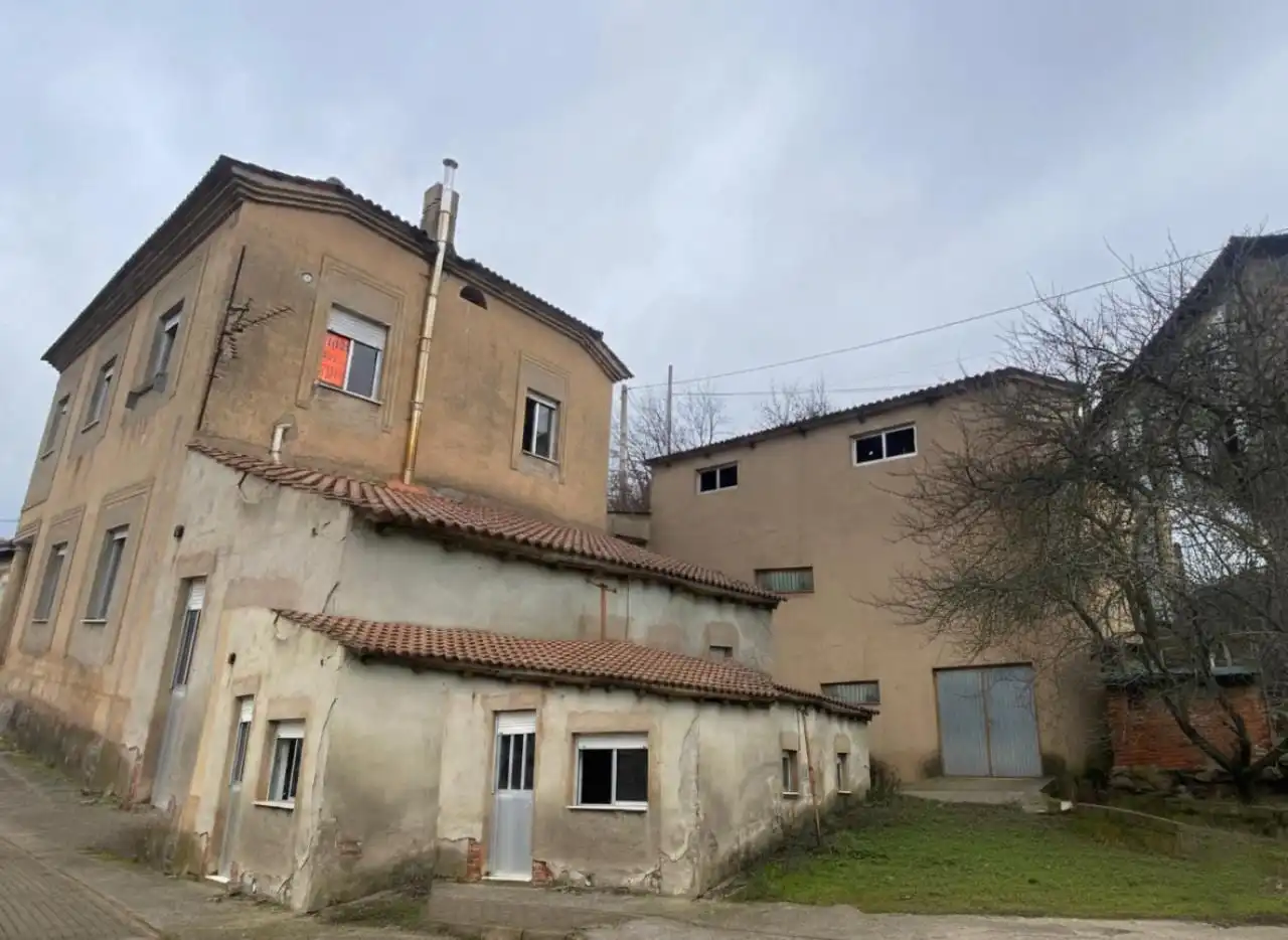 Exterior view of Houses for sale in Carrocera  with Storage room