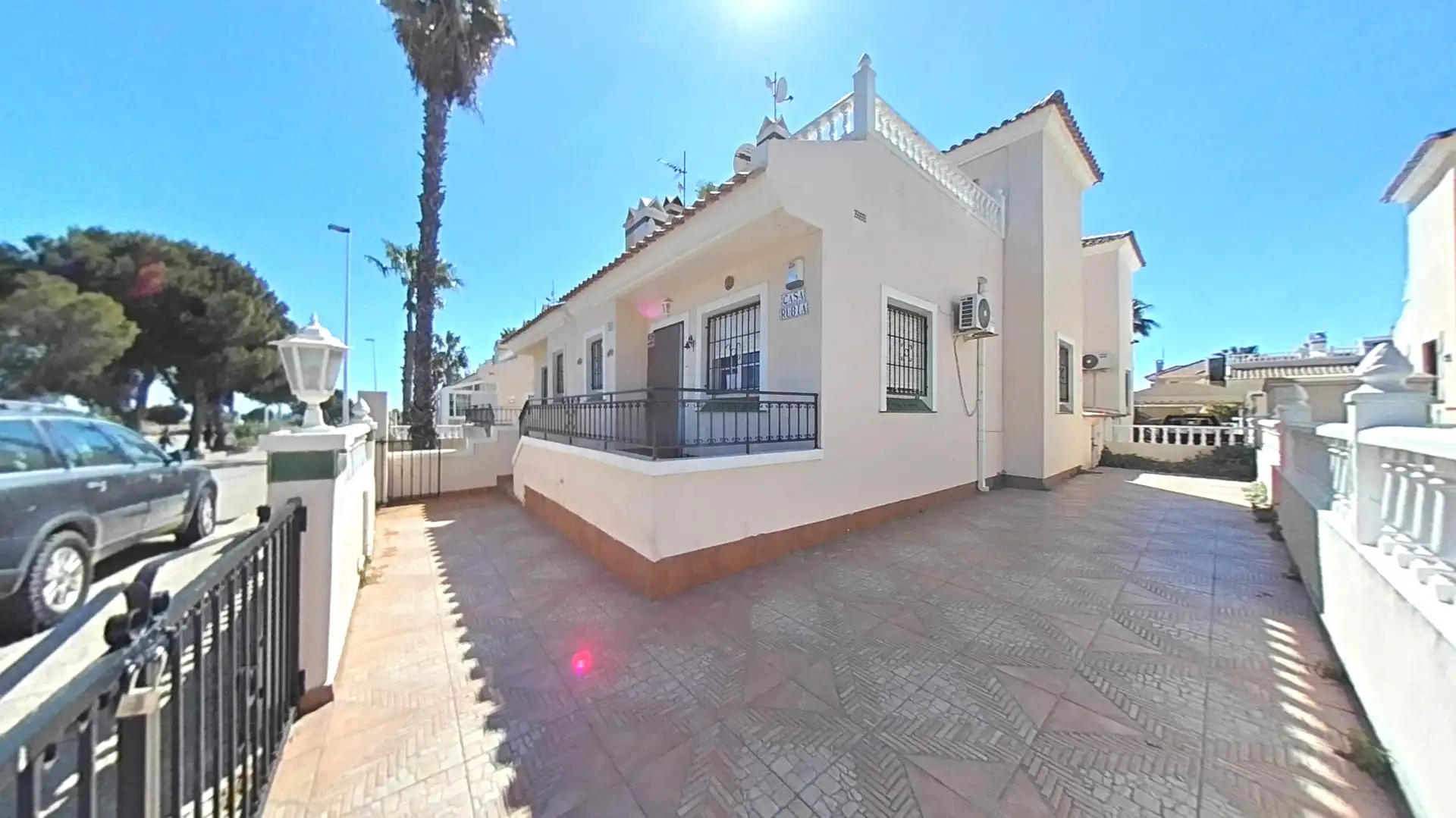 Vista exterior de Casa adosada en venda en Orihuela amb Jardí privat, Traster i Balcó