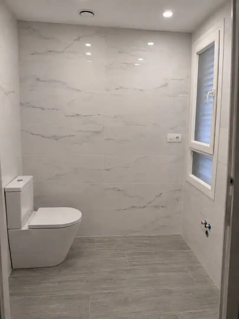 Bathroom of Flat for sale in  Logroño  with Air Conditioner, Swimming Pool and Balcony