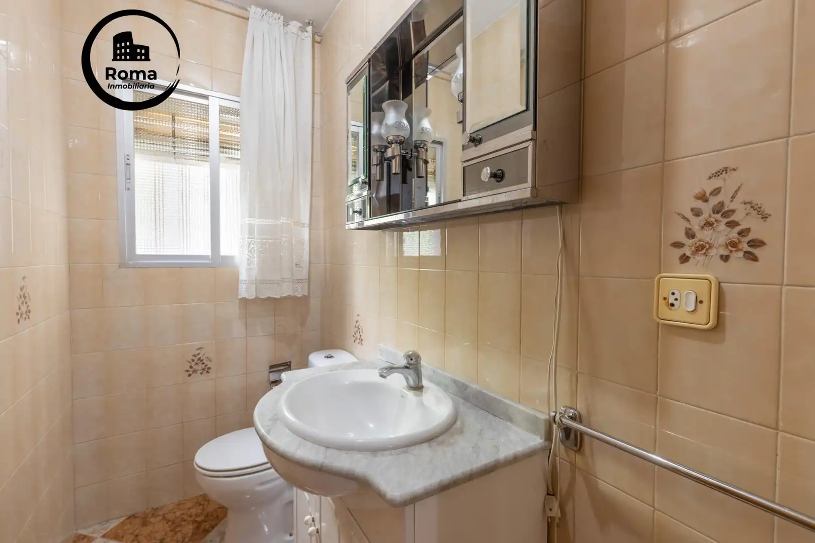 Baño de Casa adosada en venta en Maracena con Aire acondicionado, Calefacción y Terraza