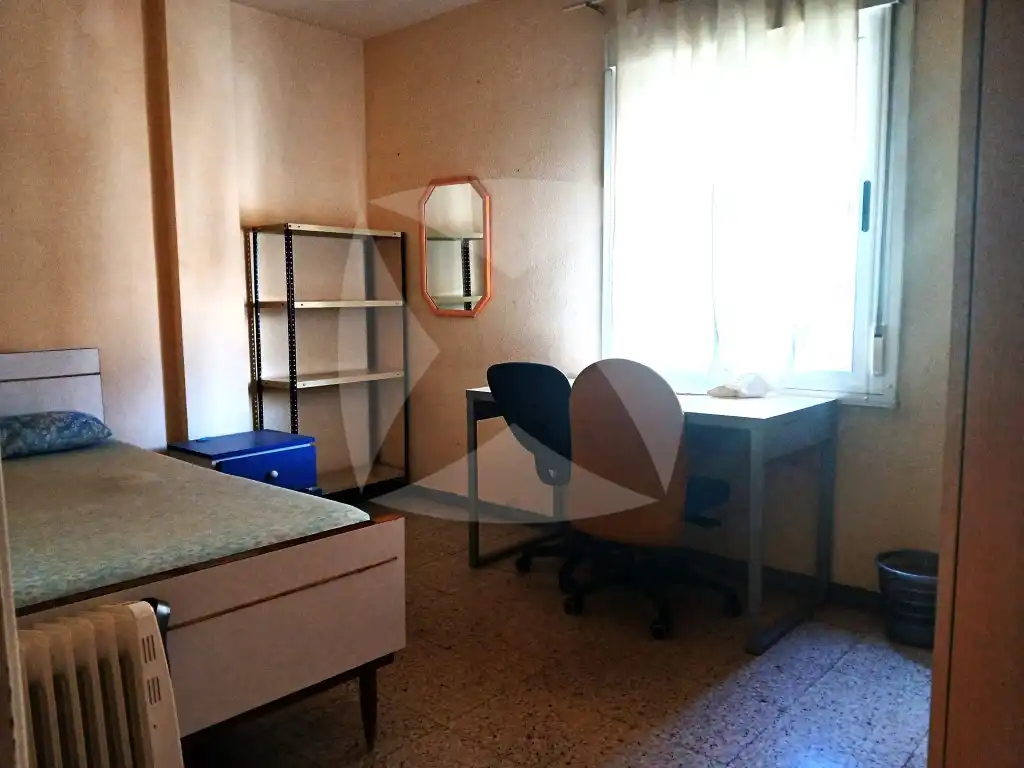 Habitación de Piso de alquiler en Cáceres con Terraza y Amueblado