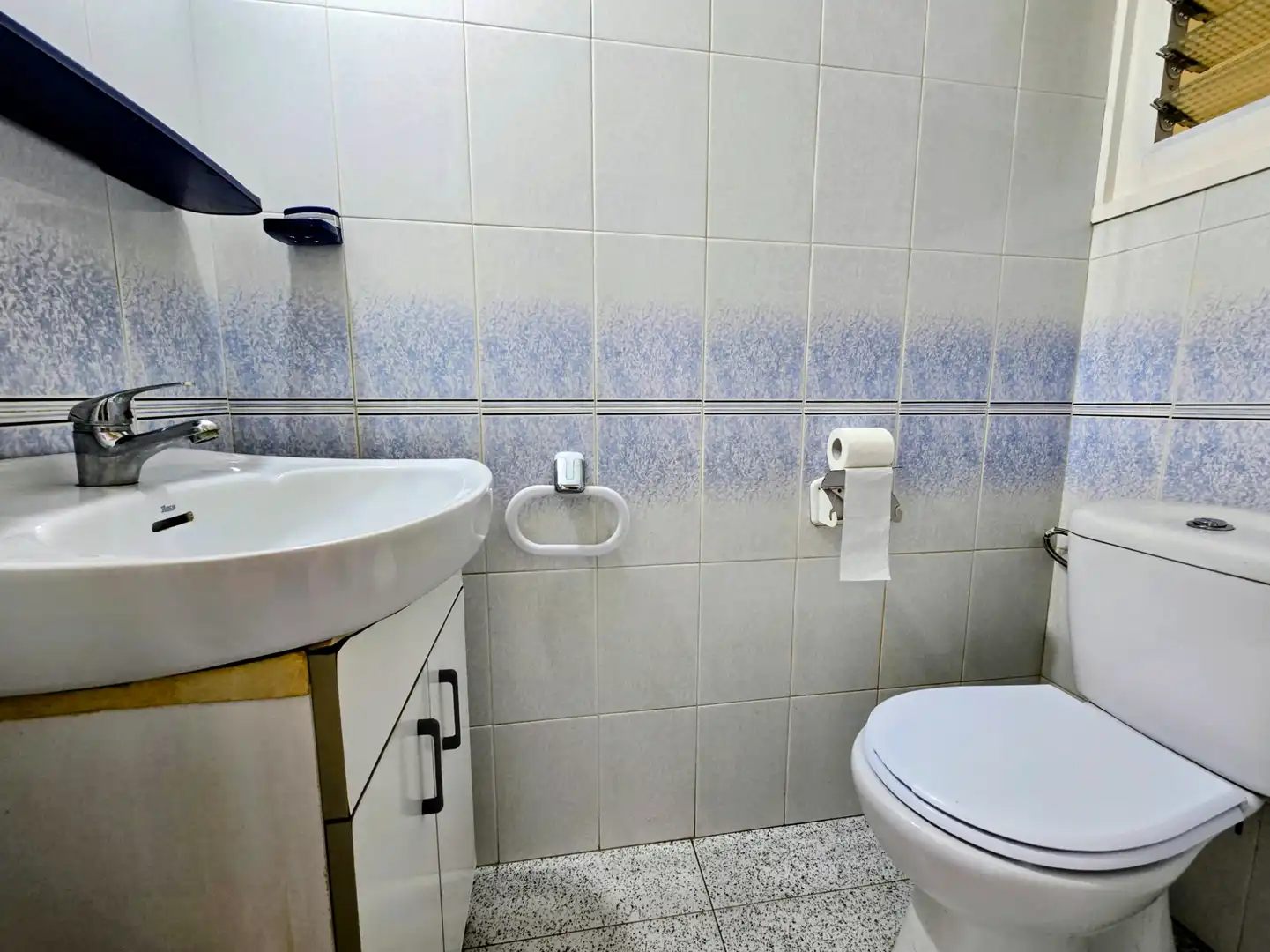 Baño de Casa adosada en venta en Manlleu con Calefacción, Jardín privado y Terraza