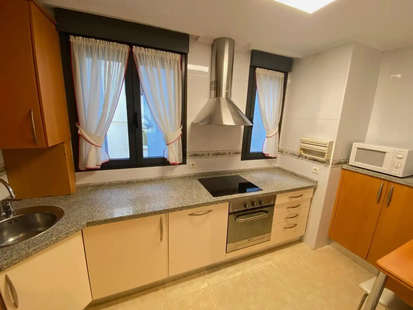 Apartament de lloguer a Calle Lancia, San Claudio - La Chantría