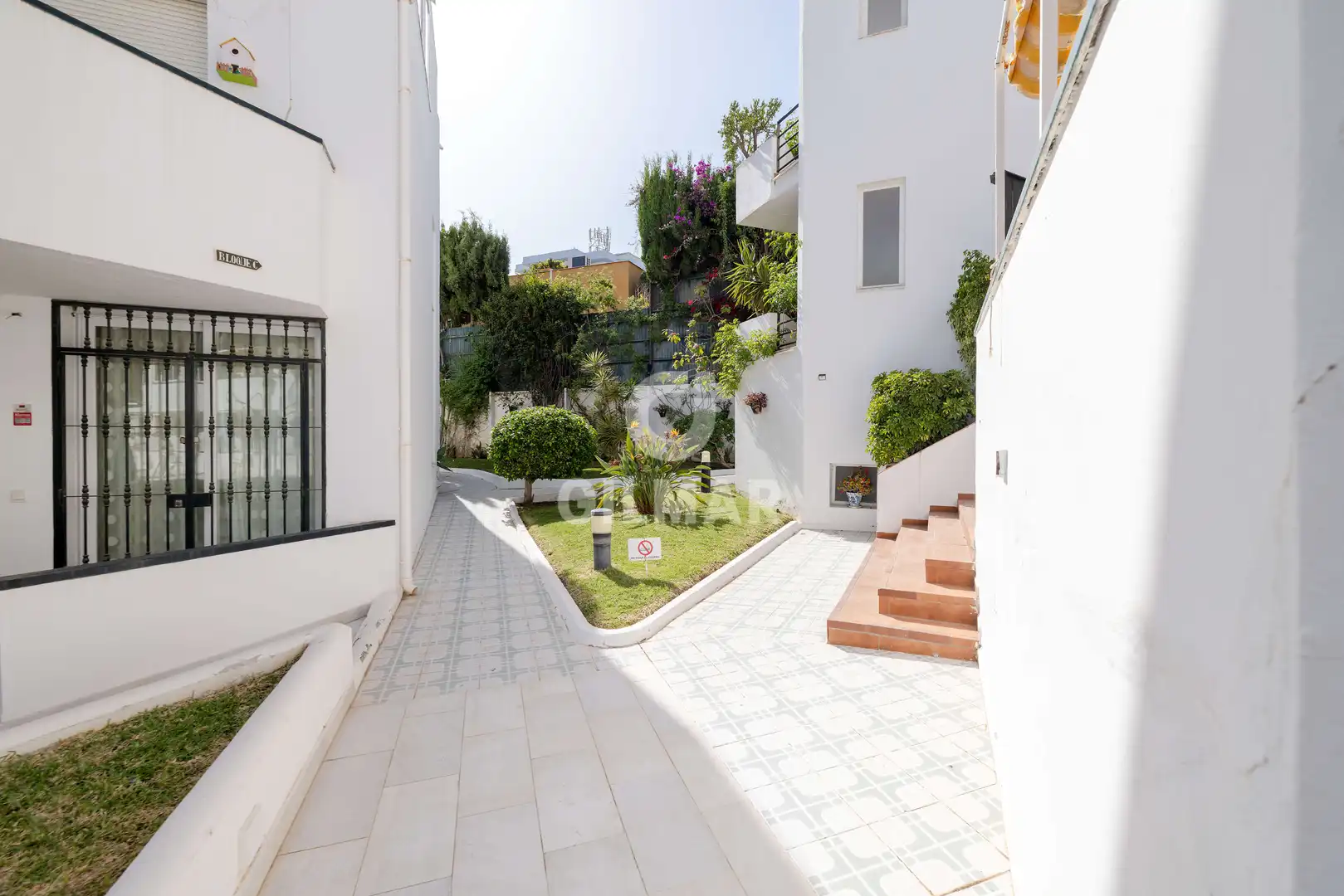 Vista exterior de Pis en venda en Torremolinos amb Jardí privat, Traster i Piscina