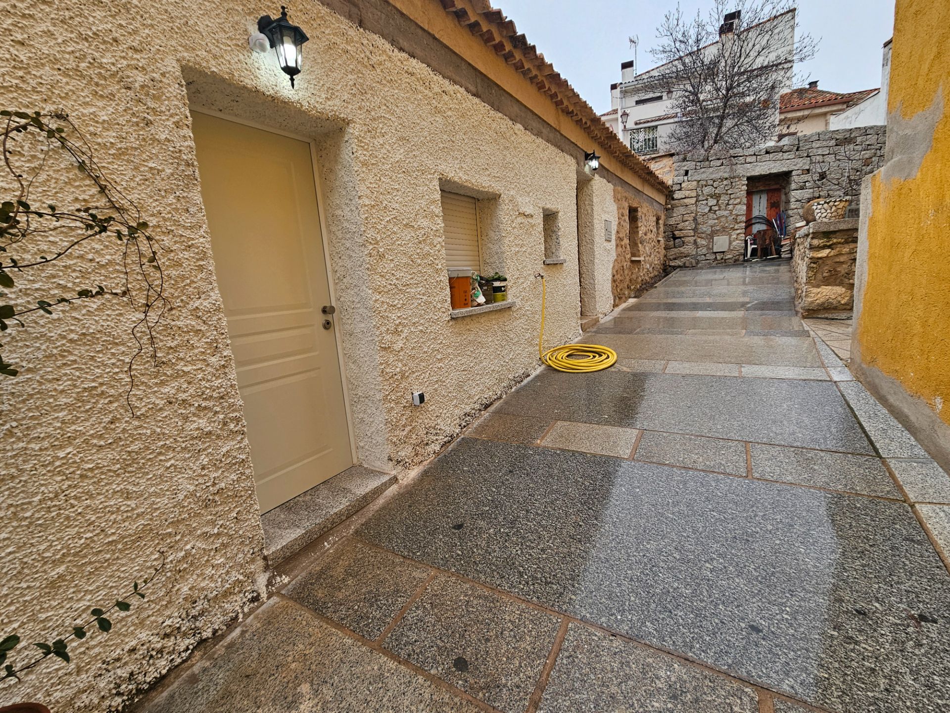 Vista exterior de Casa o xalet per a compartir en Cabanillas de la Sierra amb Aire condicionat, Calefacció i Moblat