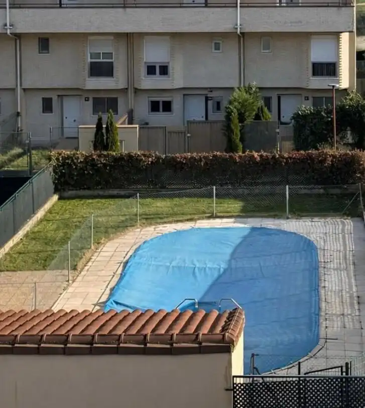 Schwimmbecken von Maisonette zur Miete in Salamanca mit Heizung, Privatgarten und Parkett