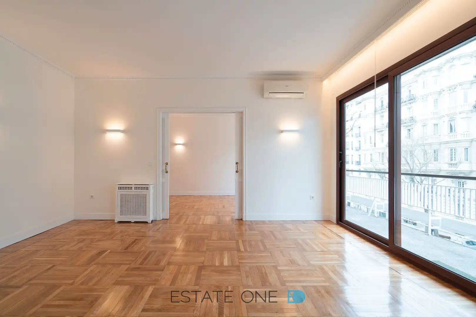 Living room of Flat for rent in Madrid  with Air Conditioner, Heating and Parquet flooring