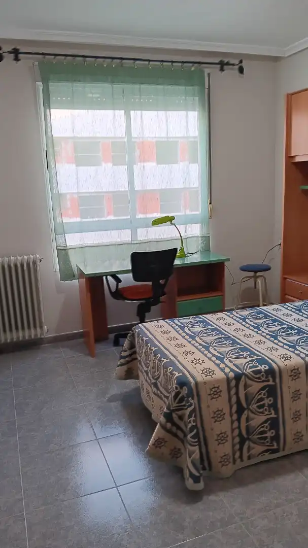 Dormitori de Pis de lloguer en Albacete amb Aire condicionat, Calefacció i Moblat