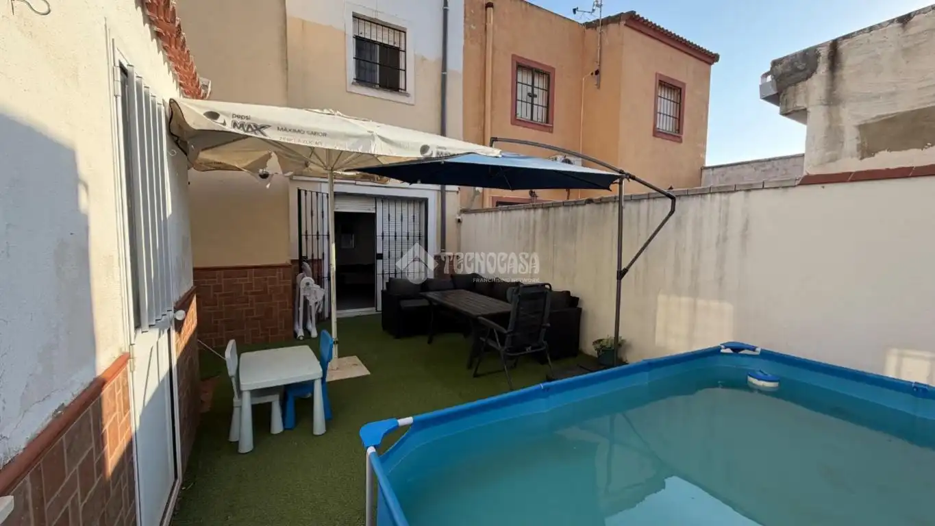 Casa aparellada en venda a Albaida del Aljarafe, imagen 14