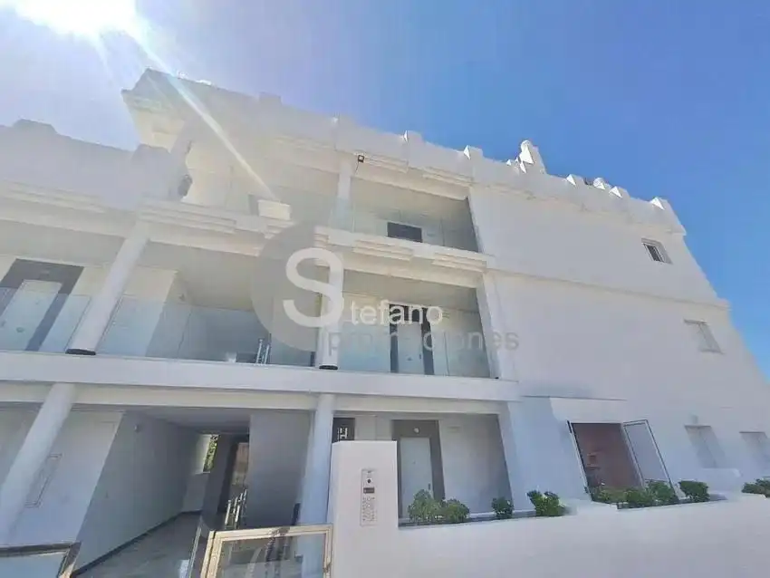 Vista exterior de Pis en venda en Rincón de la Victoria amb Aire condicionat, Calefacció i Jardí privat