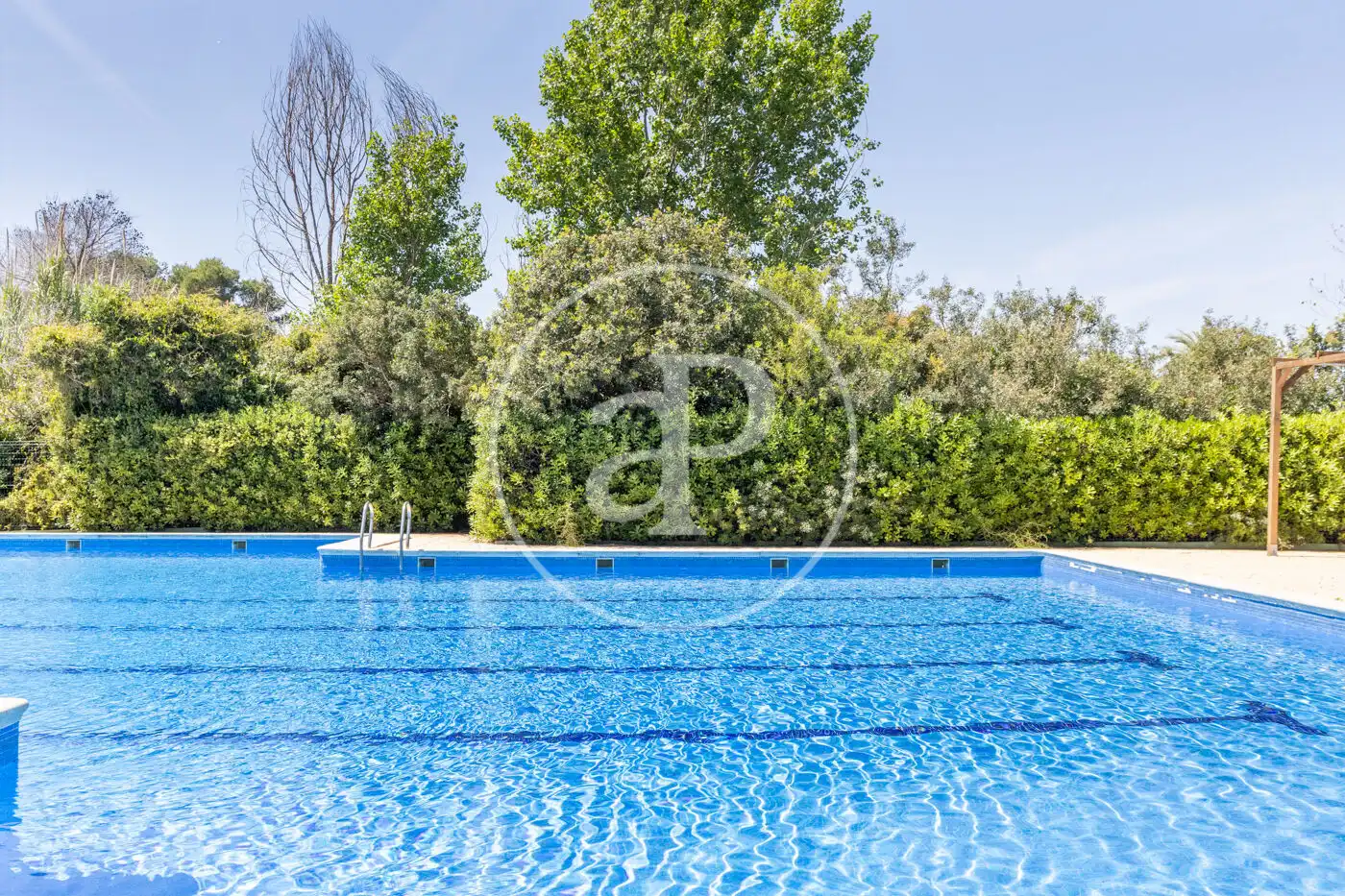 Schwimmbecken von Wohnung zum Verkauf in Valencia mit Klimaanlage, Heizung und Privatgarten