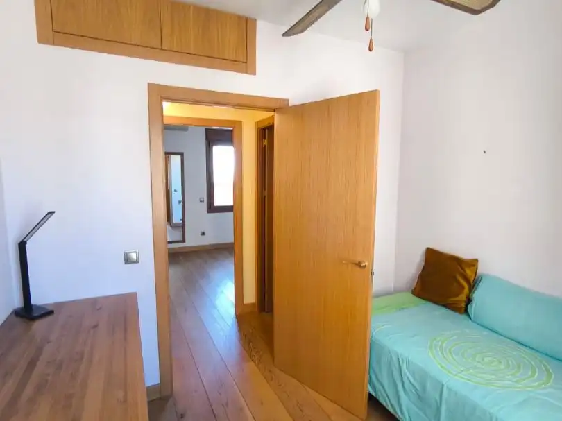 Schlafzimmer von Dachboden zur Miete in  Madrid Capital mit Klimaanlage, Terrasse und Balkon