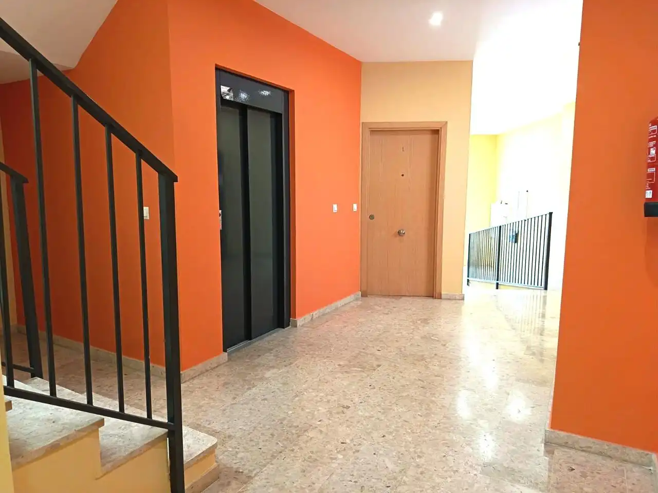 Ground floor for sale in Oliva  with Air Conditioner and Storage room