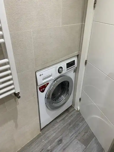 Bathroom of Flat for rent in Madrid  with Air Conditioner, Heating and Furnished