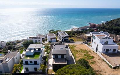 Vista exterior de Casa o xalet en venda en Arenys de Mar amb Aire condicionat, Calefacció i Jardí privat