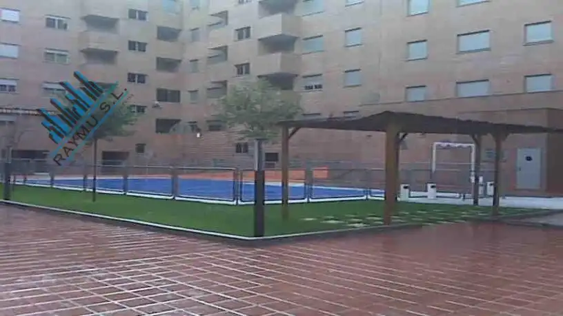 Schwimmbecken von Garage zum Verkauf in Getafe