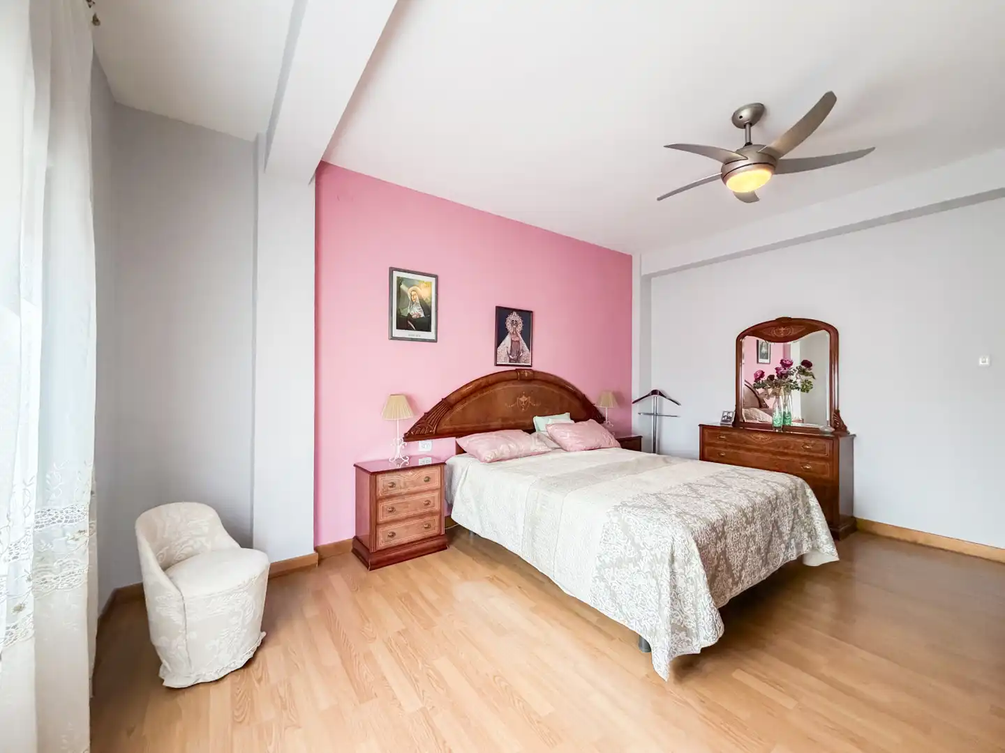 Schlafzimmer von Einfamilien-Reihenhaus zum Verkauf in Baza mit Privatgarten, Parkett und Abstellraum