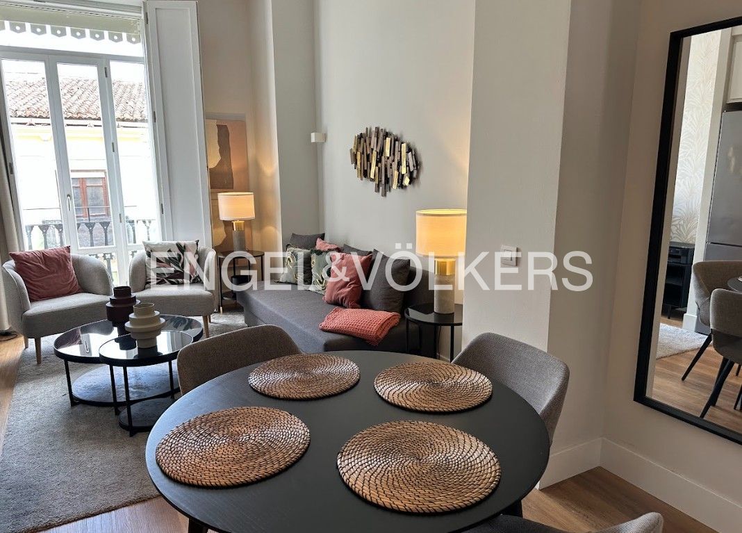 Menjador de Apartament de lloguer en  Valencia Capital amb Aire condicionat, Calefacció i Jardí privat