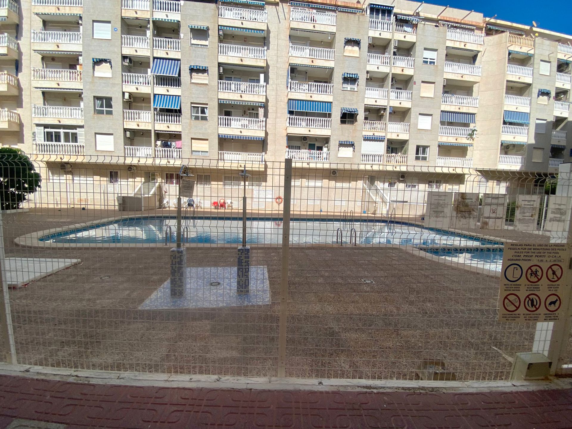 Piscina de Estudio en venta en Torrevieja con Amueblado