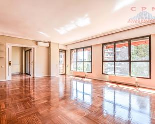 Sala d'estar de Pis de lloguer en  Madrid Capital amb Aire condicionat, Calefacció i Parquet