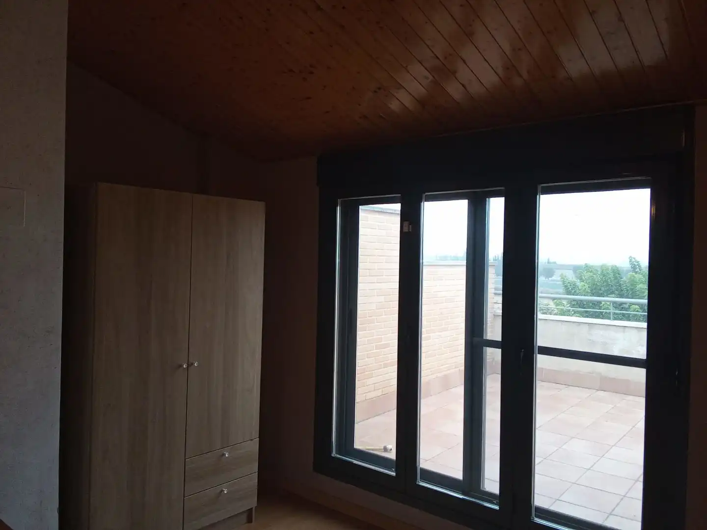 Terrasse von Einfamilien-Reihenhaus zur Miete in Utebo mit Terrasse, Schwimmbad und Möbliert