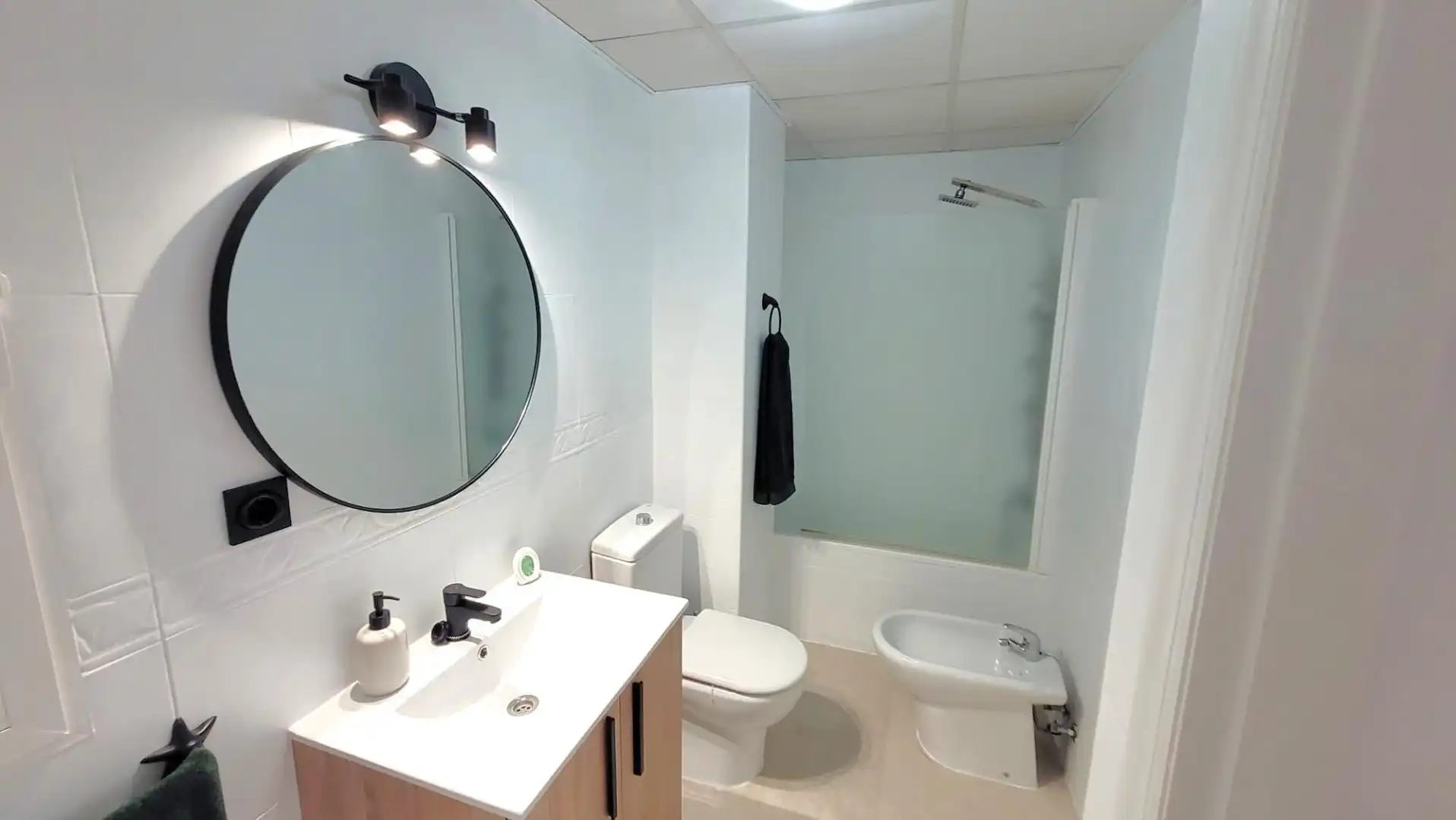 Bathroom of Flat for sale in Murcia  with Air Conditioner, Heating and Storage room