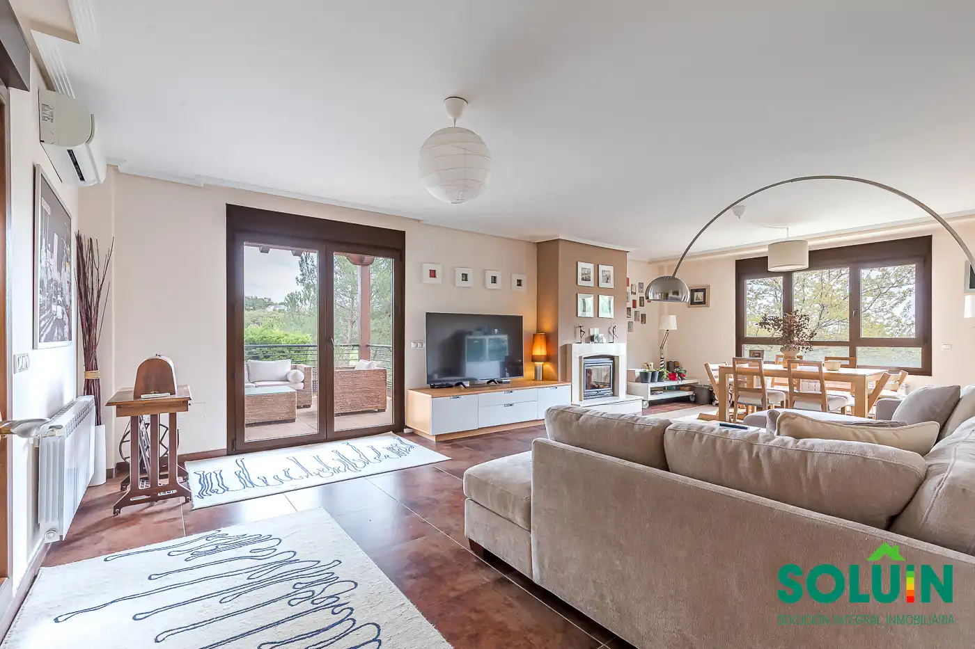 Sala d'estar de Casa o xalet en venda en Torrelodones amb Aire condicionat, Calefacció i Jardí privat