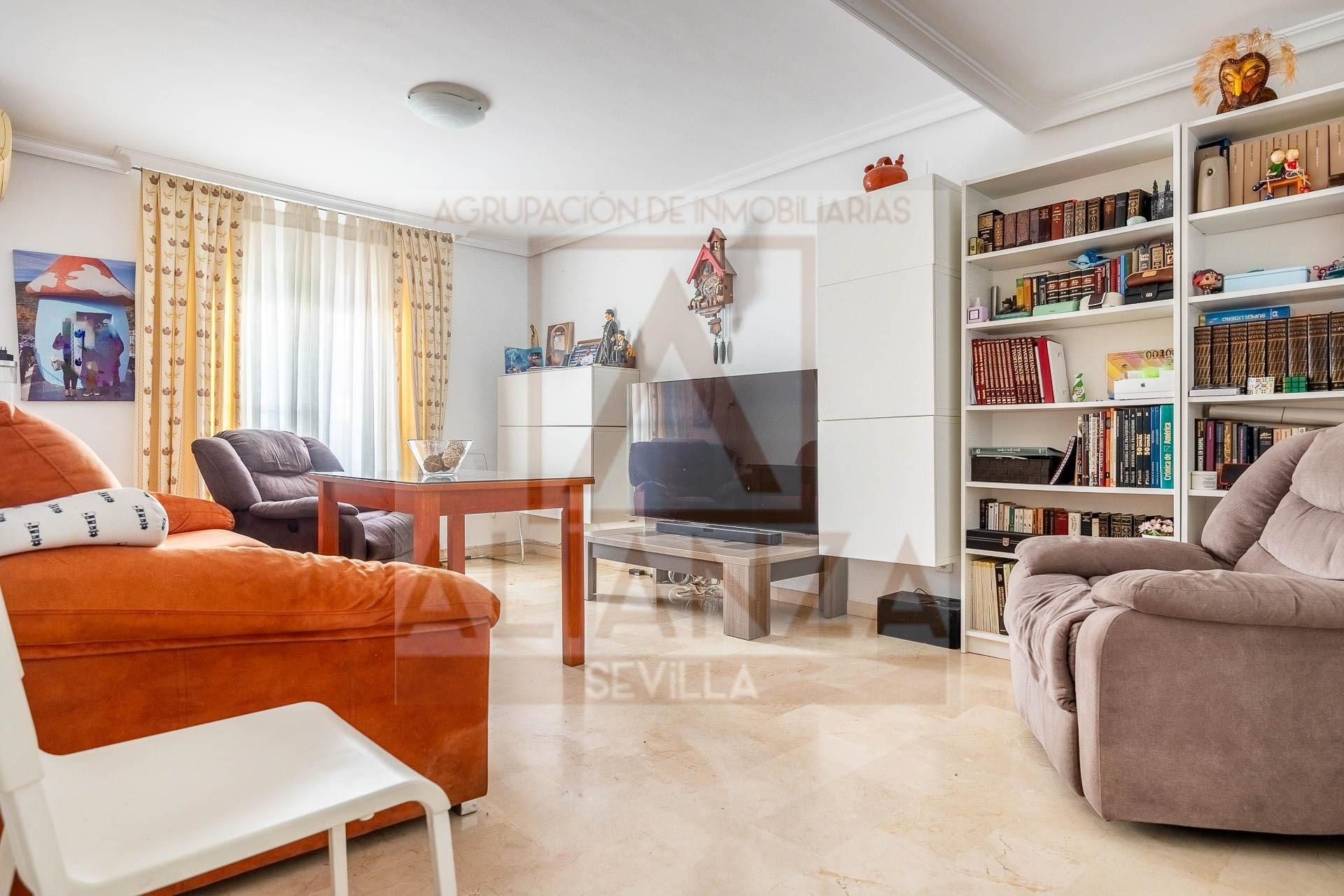 Sala de estar de Casa adosada en venta en Camas con Terraza y Trastero