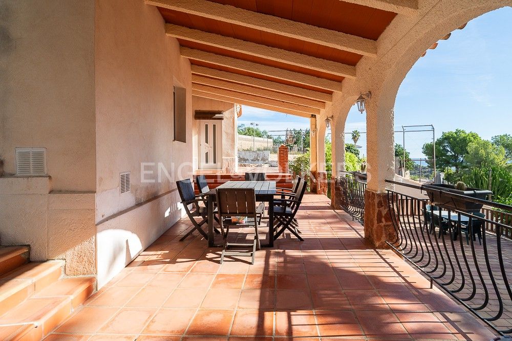 Terrace of House or chalet for sale in Oliva  with Air Conditioner, Heating and Private garden