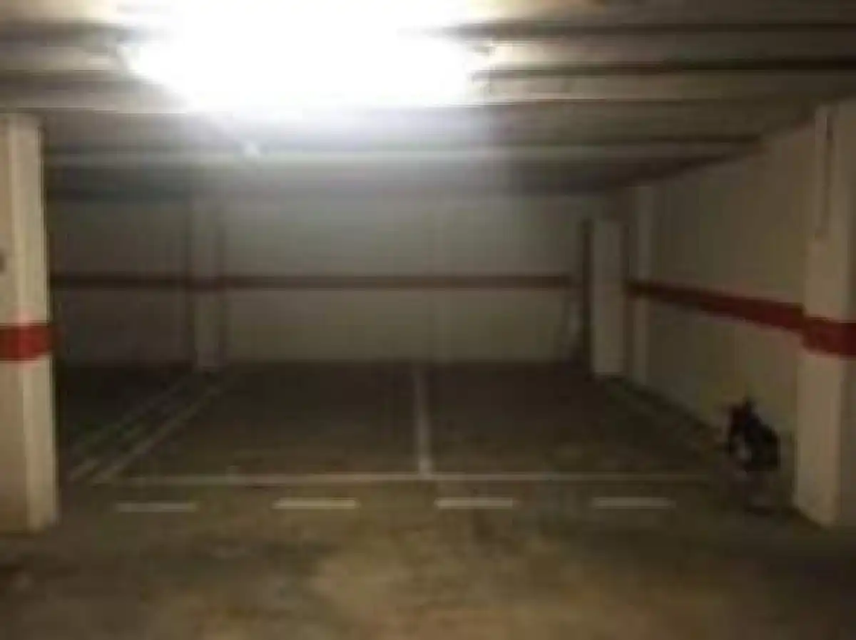 Garaje de alquiler en Calle PIRINEOS, 5, La Calzada - La Florida