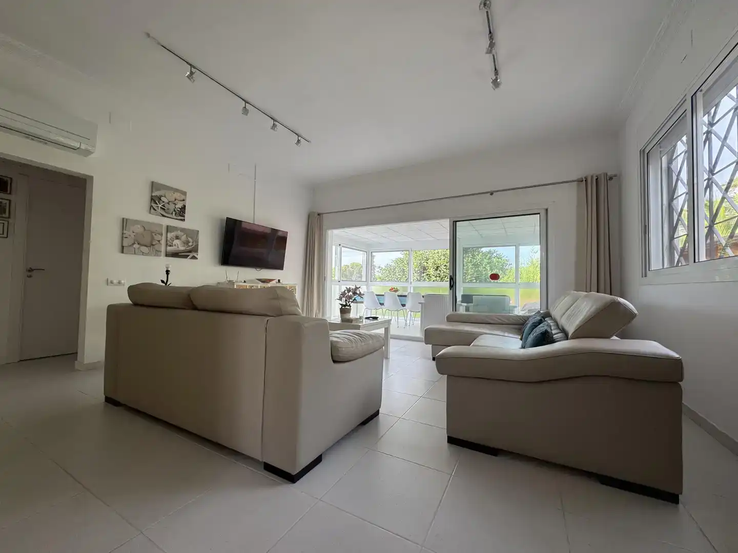 Sala d'estar de Casa o xalet en venda en Salou amb Aire condicionat i Piscina