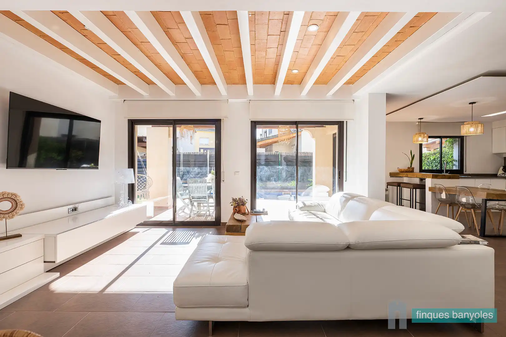 Sala de estar de Casa adosada en venta en Porqueres con Aire acondicionado, Calefacción y Jardín privado