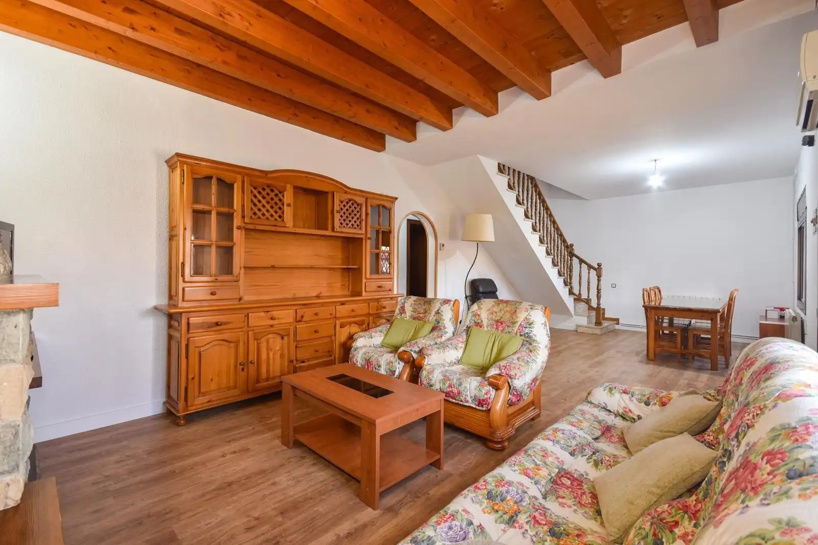 Sala de estar de Casa o chalet en venta en Santa Perpètua de Mogoda con Aire acondicionado, Calefacción y Jardín privado