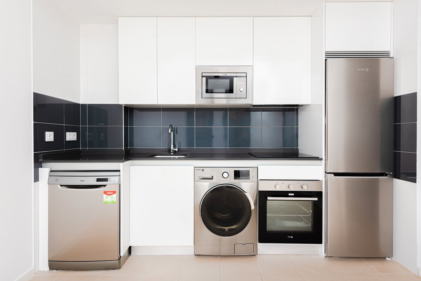 Kitchen of Flat for sale in Tres Cantos  with Parquet flooring and Storage room